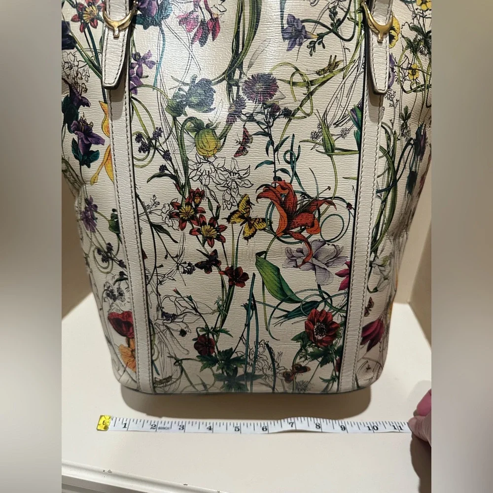 Gucci Flora Infinity Medium Tote Off
White - Picture 8 of 16